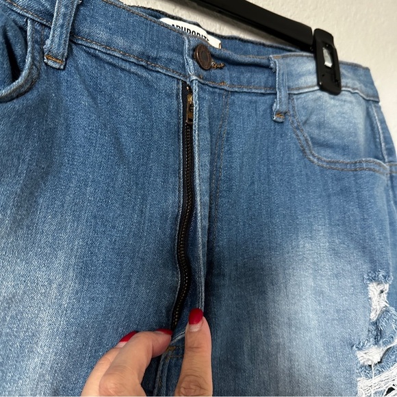 Aphrodite Women’s Shorts Medium Wash Super High Waisted Distressed‎ Size 3X​ - Picture 4 of 7